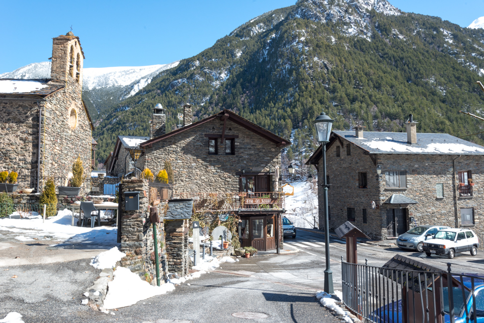 Comprar terreno urbanizable o propiedad en Llorts inmobiliaria llorts andorra