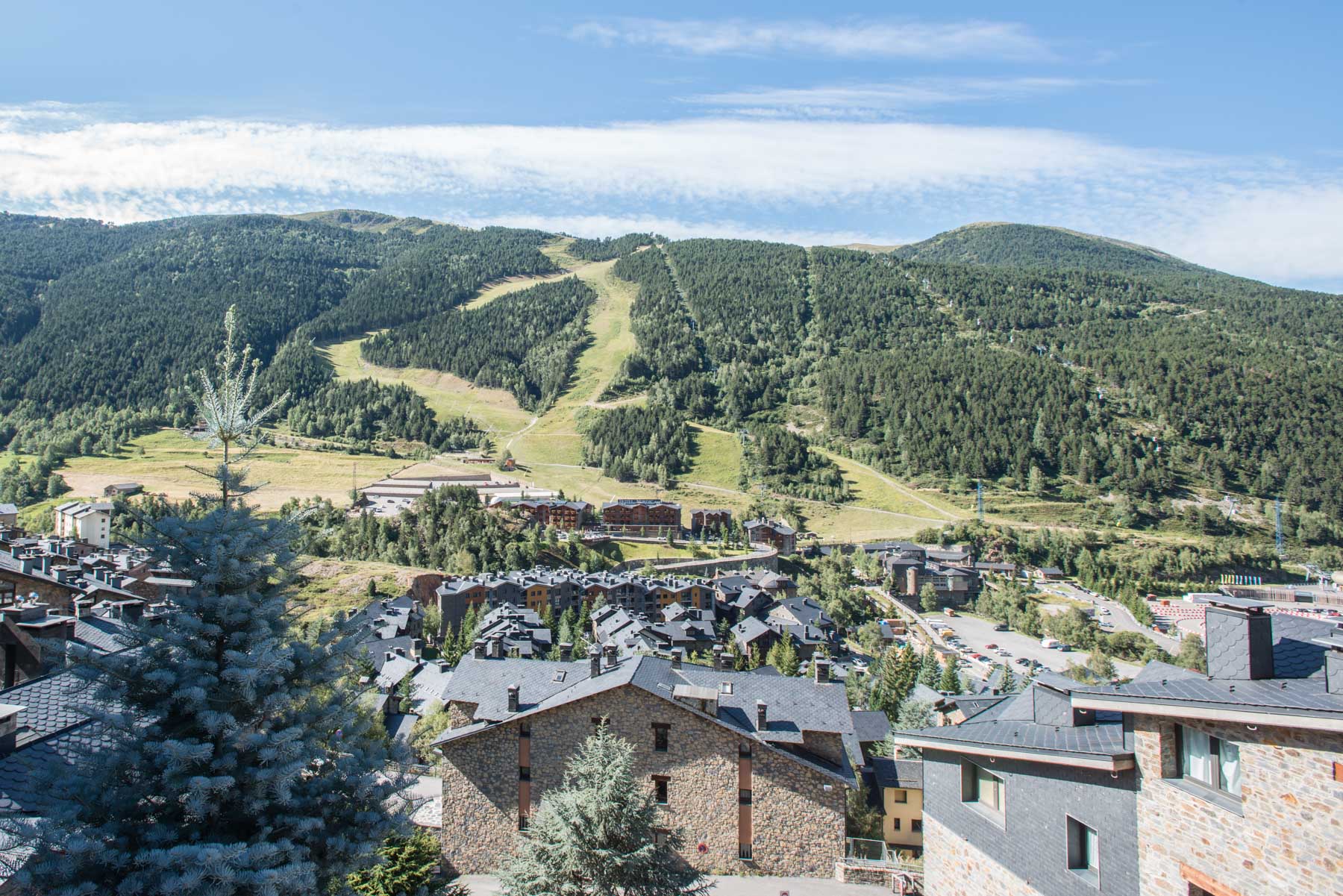 Vivir en el Tarter a pie de pistas Grandvalira Inmobiliaria en el Tarter, casas y pisos a la venta